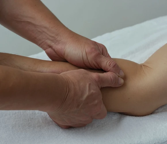 Sprostitev mišic okoli komolca